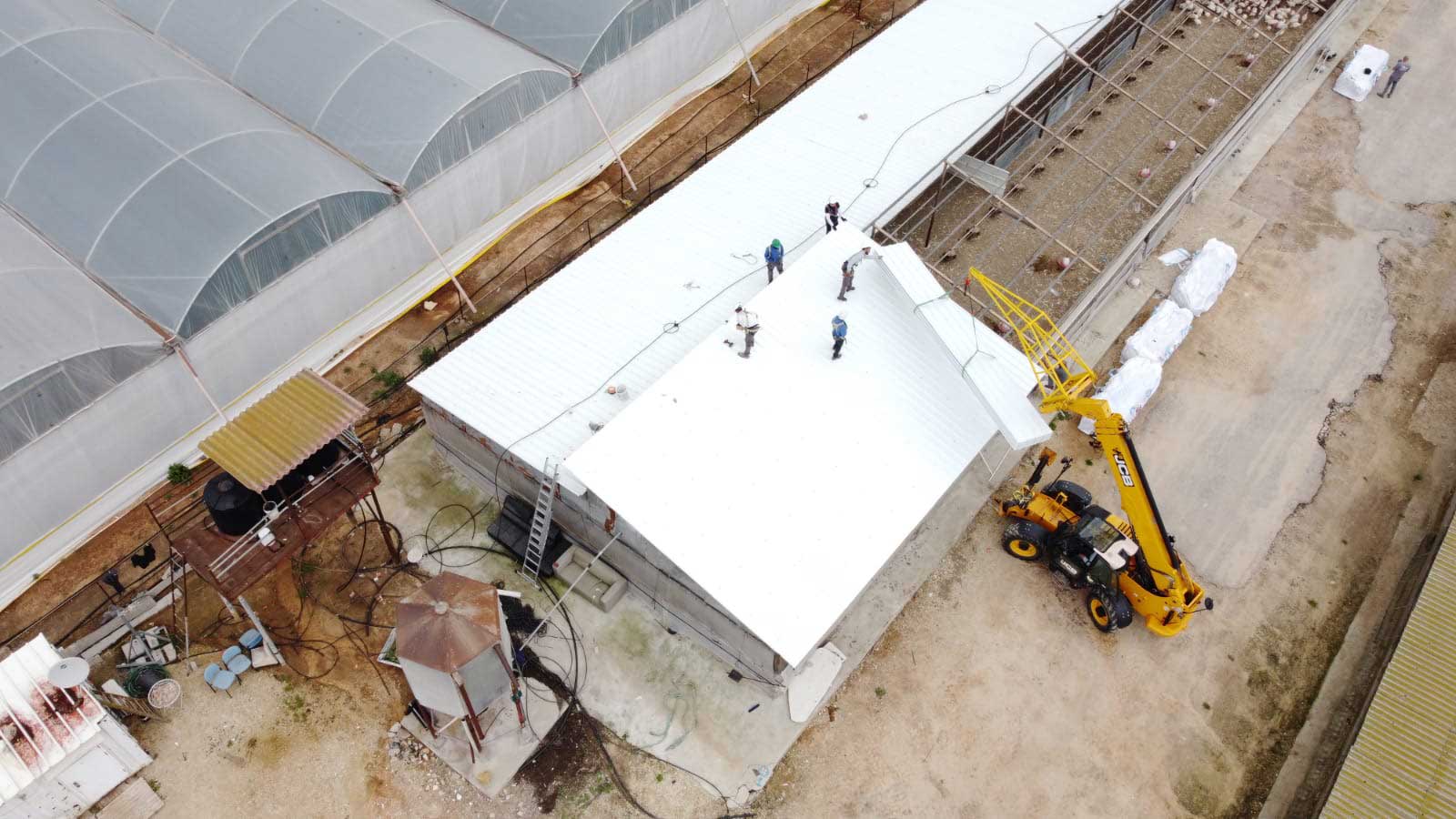 מושב חצב החלפת גגות אסבסט לפאנל מבודד בלולים 4,000 מ"ר   - שיתוף פעולה עם חברה סולארית