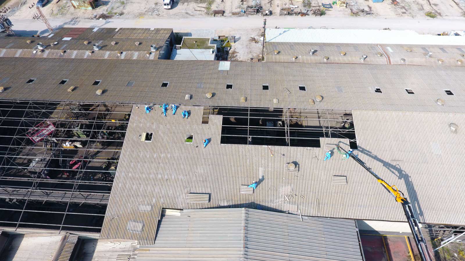 רמלה מתחם טויוטה החלפת גגות אסבסט לאיסכורית עבור התקנת מערכות סולארית 30,000 מ"ר